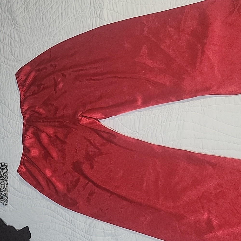 Morgan Tylor Women's Red Pajama Set Large - Picture 4 of 16